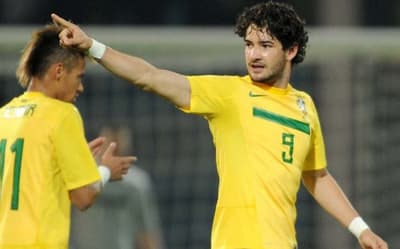Alexandre Pato integra consórcio interessado na compra de clube inglês