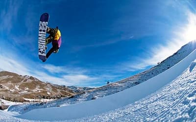 Guia técnico das provas de halfpipe e big air no snowboard: regras, notas e manobras