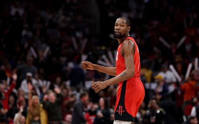 Kevin Durant faz partida histórica com camisa do Houston na NBA
