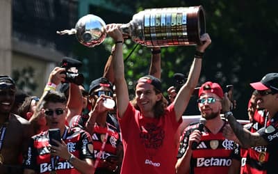 Filipe Luís recebe elogios de treinador campeão com Portugal: 'Trabalho excelente'