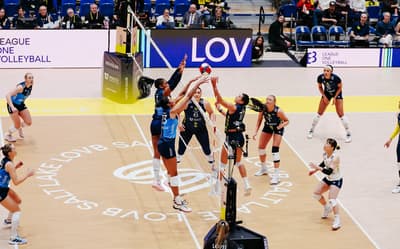 Brasileira medalhista olímpica bate recorde de bloqueios na Liga Americana de vôlei