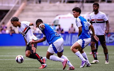 Final da Copinha: decisão da arbitragem gera revolta em Cruzeiro x São Paulo