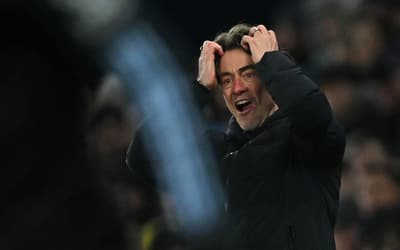 Dupla do Tottenham sofre acidente a caminho de jogo da Champions League