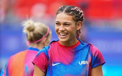 Filha de Dennis Rodman assina maior contrato do futebol feminino mundial