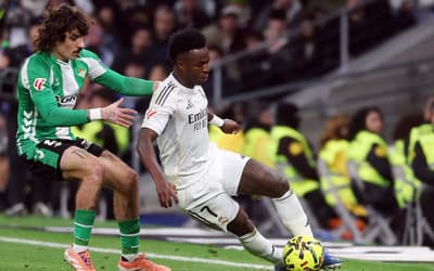 Vini Jr em ação na partida Real Madrid e Real Betis, por La Liga (Foto: Pierre-Philippe MARCOU / AFP)