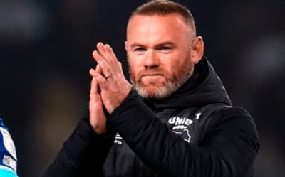 Rooney se revolta com torcedor cabeludo do Manchester United: 'Me deixando louco'