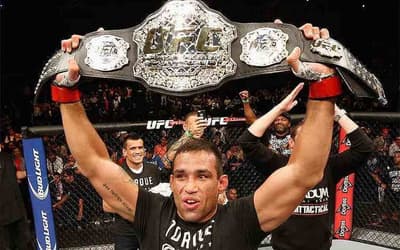Werdum relembra conquista do cinturão no UFC: 'Uma das lutas mais tranquilas'