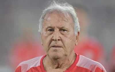 Zico, ídolo do Flamengo, negocia com emissora para a Copa do Mundo
