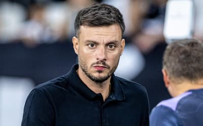 Torcida do Botafogo manda recado a Anselmi após derrota para o Fluminense