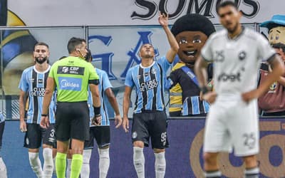 Melhores momentos: Grêmio vira com segundo tempo espetacular e bate o Botafogo em jogaço