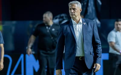 Fora de clássico contra o Santos, Crespo comenta a situação de Alisson no São Paulo