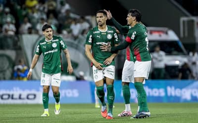 Zaga lidera goleada do Palmeiras em meio a negociação com Nino
