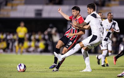 Classificado, Crespo volta a abrir o jogo sobre calendário e reforços no São Paulo