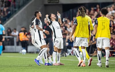 Garro marca golaço, e Corinthians vence o Athletico-PR fora de casa pelo Brasileirão; assista aos lances