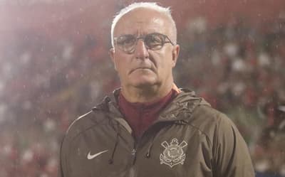 Dorival Júnior analisa classificação do Corinthians e exalta atuação de Hugo