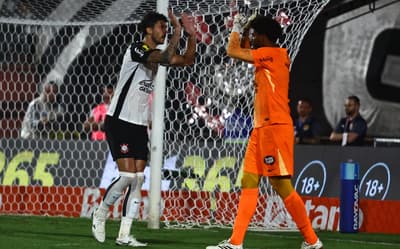 Hugo Souza vira referência mundial em pênaltis e lidera ranking das Top-10 ligas