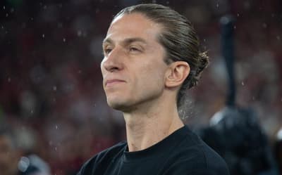 Torcida do Flamengo manda recado a Filipe Luís após vice para o Lanús