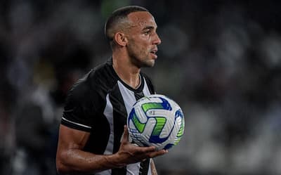 Botafogo: Marçal sofre lesão e deixa Nilton Santos de muletas