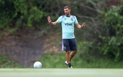 Anselmi prepara equipe para primeira sequência pesada no comando do Botafogo