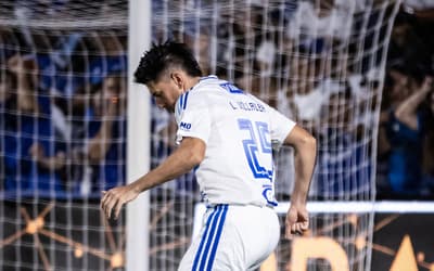 Villalba avalia retorno aos gramados em vitória do Cruzeiro: 'Me senti bem'