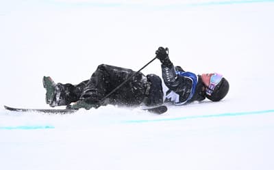 Susto nas Olimpíadas de Inverno: neozelandês sofre queda e fica desacordado no halfpipe