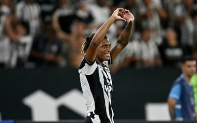 Danilo celebra fase artilheira no Botafogo e mira Seleção Brasileira