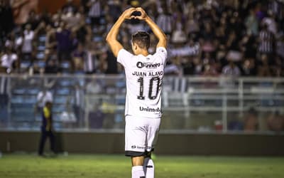 Alano sofre pênalti e marca primeiro gol com a camisa do Ceará