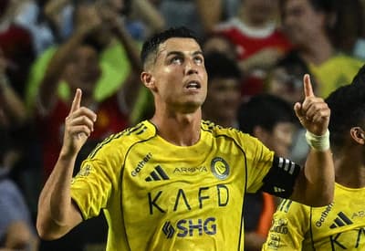 Cristiano Ronaldo celebra centésimo gol pelo Al-Nassr sobre o Al-Ahli
