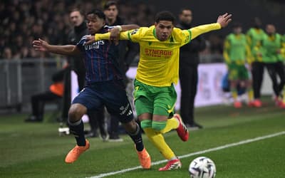 Técnico do Lyon defende Endrick após expulsão e critica postura de adversários na Ligue 1