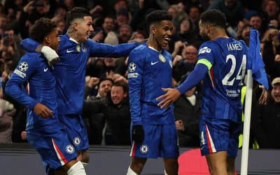 Com golaço de Estêvão, o Chelsea venceu o Barcelona por 3 a 0, pela Champions League (Foto: Adrian Dennis / AFP)
