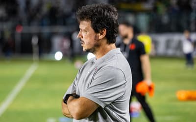 Torcedores do Vasco reagem à demissão de Fernando Diniz: 'Perdeu elenco'
