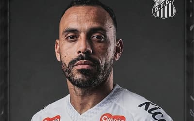 Santos anuncia Moisés como novo reforço; veja quando jogador pode fazer a estreia