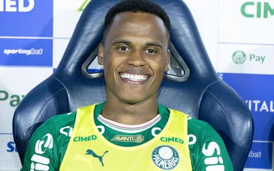 Torcedores do Fluminense criticam atitude de jogadores com Jhon Arias: 'Frouxo'