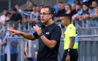 Interino do Atlético-MG critica arbitragem contra o Grêmio: 'Critérios diferentes'