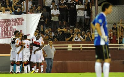 Clima hostil, pressão e catimba: Luiz Antônio relembra duelo do Flamengo contra o Lanús