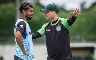 Fernando Seabra avalia um mês no Coritiba e pede paciência