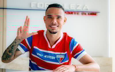Fortaleza oficializa a contratação de atacante do Athletico
