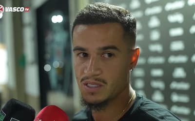 Atitude da torcida do Vasco com Coutinho chama atenção: 'O que aconteceu?'