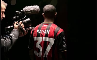 Rayan é apresentado pelo Bournemounth (Foto: Divulgação)