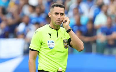 Leitura labial expõe desabafo de árbitro em Athletico-PR x Corinthians