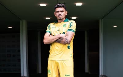 Tiquinho Soares é apresentado no Mirassol após passagem de um ano no Santos. (Foto: Pedro Zacchi/Mirassol FC)