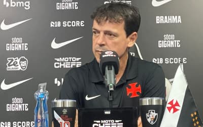 Diniz explica escolha de não poupar atletas do Vasco no clássico: 'Estratégia mais acertada'