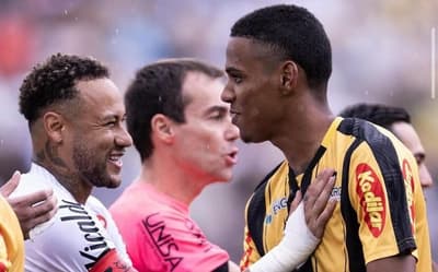 Dantas com Neymar em Novorizontino x Santos pelo Paulistão 2026 (Foto: Divulgação)