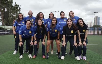 Parte da equipe à frente do Estrelas, iniciativa com foco em futebol feminino. (Divulgação: Estrelas)