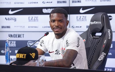 Emprestado pelo Corinthians, Cacá desembarca em Salvador para assinar com o Vitória