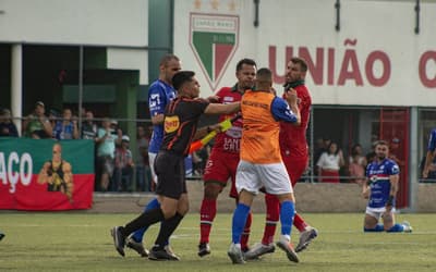 Ex-Corinthians recebe punição por briga generalizada em torneio amador