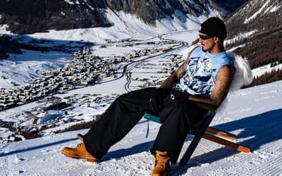 Gabriel Medina se arrisca no snowboard em sede das Olimpíadas de Inverno