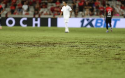 Situação do gramado em Athletico x Santos chama atenção da web: 'Vergonha'