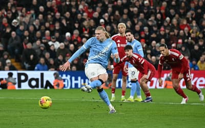 Manchester City arranca virada contra Liverpool e mantém sonho da Premier League vivo