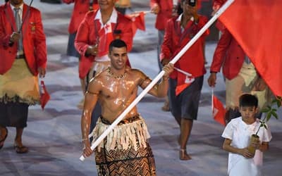 'Besuntado de Tonga' volta às Olimpíadas como ícone humanitário e pioneiro do esporte